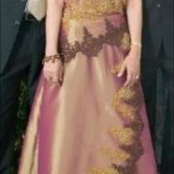 Gorgeous Jovani dress. Excellent condition. Comes with a matching scarf. - Picture 2 of 16